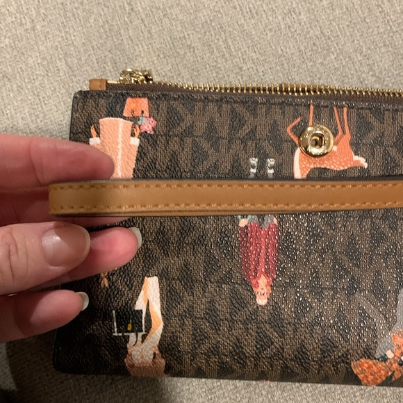 Michael Kors jet set wristlet NWOT